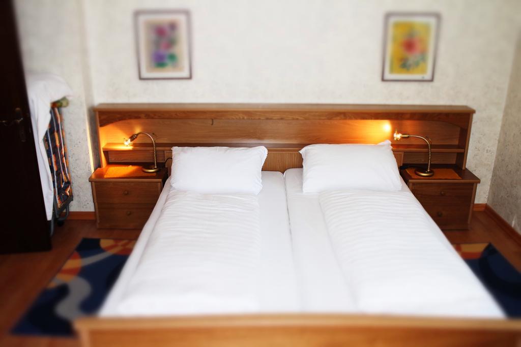 Hofer Guest House Villach Room photo