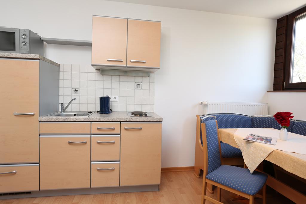 Hofer Guest House Villach Room photo