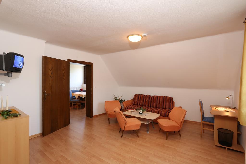 Hofer Guest House Villach Room photo