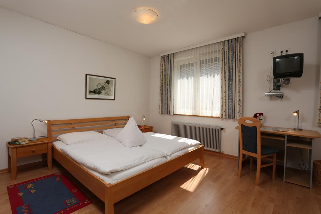Hofer Guest House Villach Room photo
