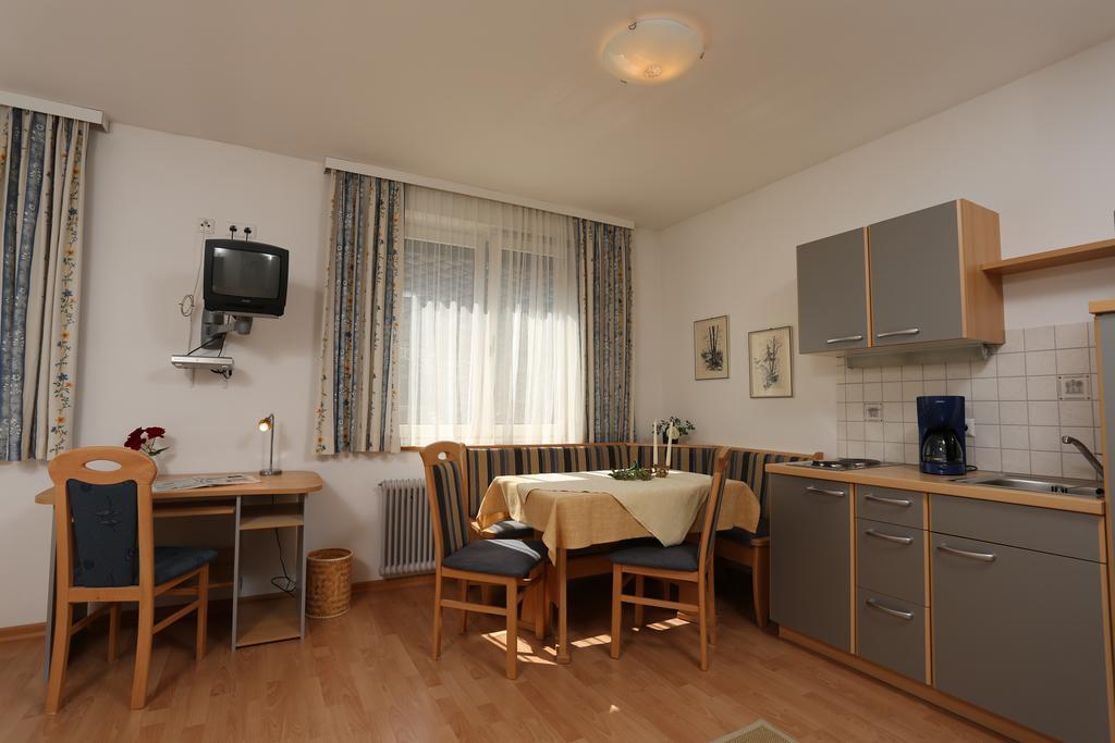 Hofer Guest House Villach Room photo